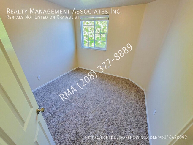 Building Photo - 569 E Heritage Park St