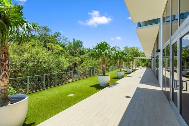 Building Photo - 16385 Biscayne Blvd