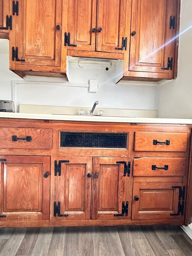 Building Photo - 2819 W Queen Ln