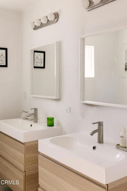 Building Photo - 906 Adelante Ave