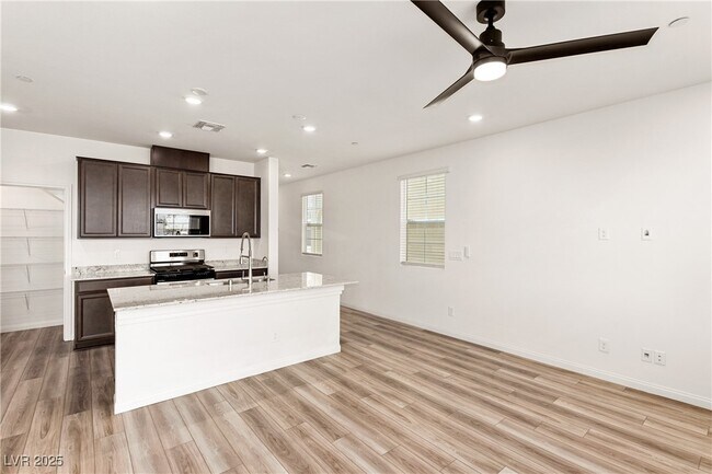 Building Photo - 2307 Teatro Ave