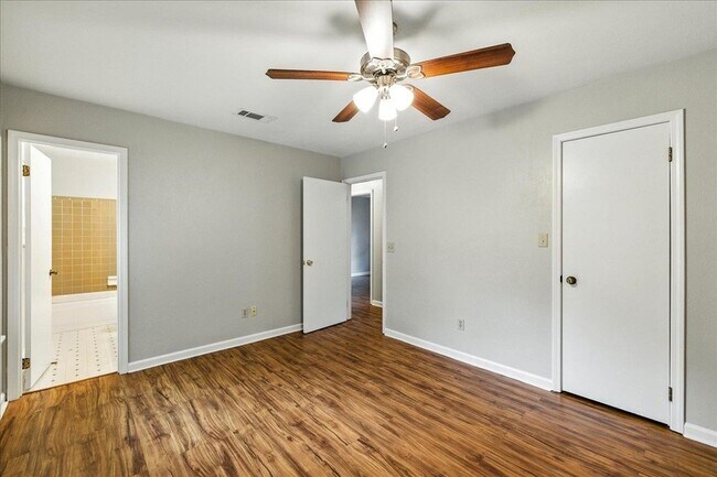 Building Photo - 3232 Riddle Dr