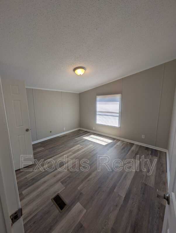 Building Photo - 87 Patriots Way