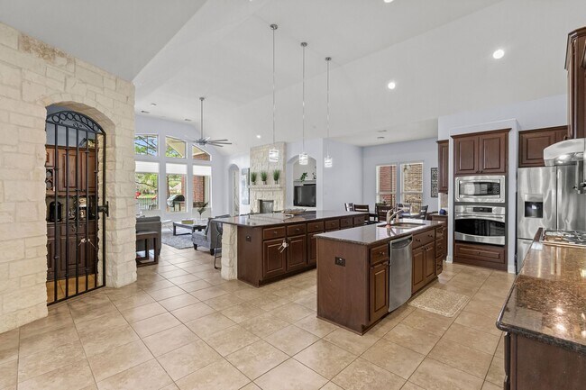 Building Photo - 31114 Lakeview Bend Ln