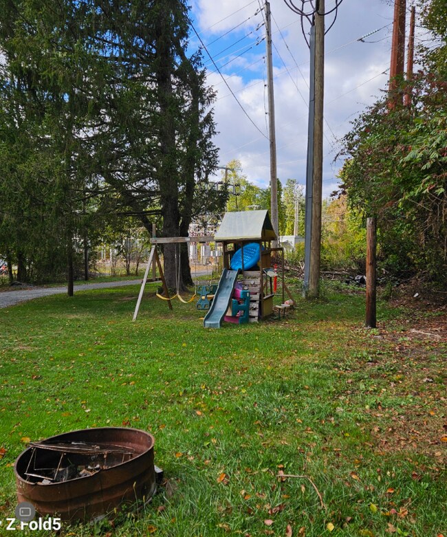 Building Photo - 107 Canaan St