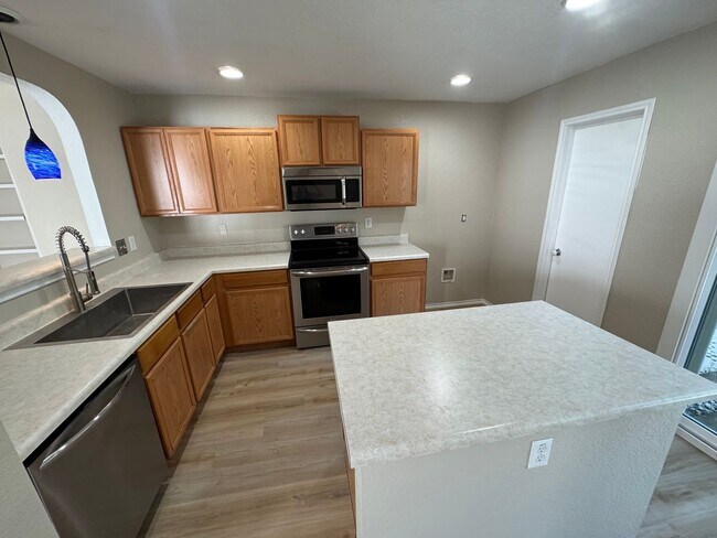 Building Photo - NEW PAINT, FLOORING, APPLIANCES & ROOF  | ...