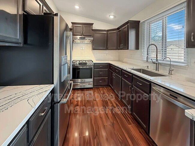 Building Photo - 2807 Mink Pl