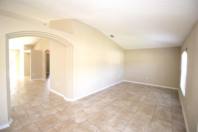 Building Photo - 32 Ryding Ln