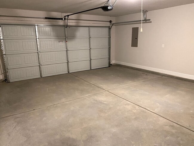 Building Photo - 12869 Tallulah Dr