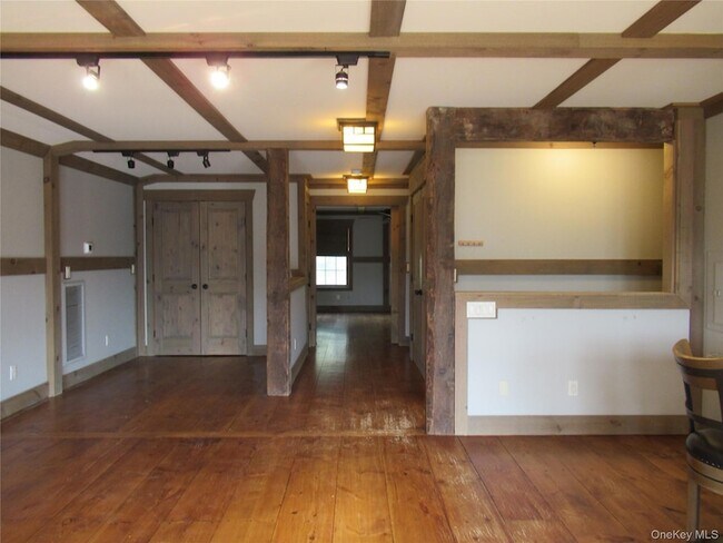 Building Photo - 63 River Rd