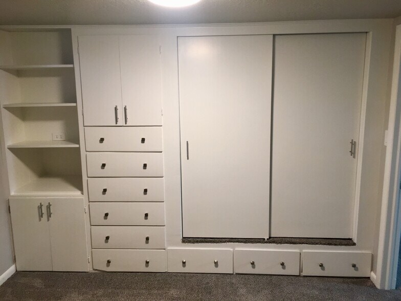 Building Photo - 615 S 200 E