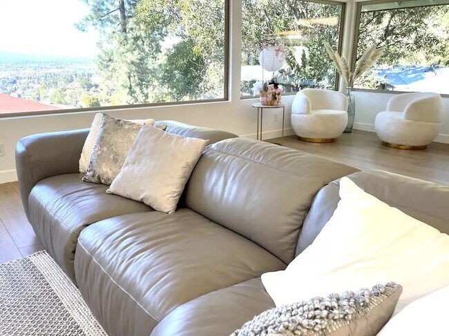 Building Photo - 1907 Maginn Dr