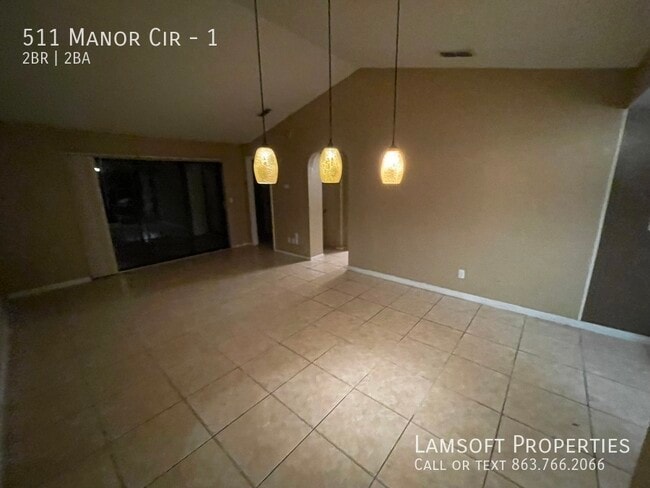 Building Photo - 511 Manor Cir
