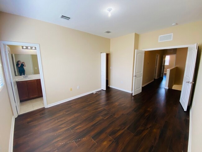 Building Photo - 3538 NW 29th Ct