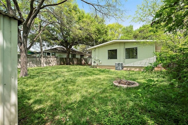 Building Photo - 1207 Ridgemont Dr
