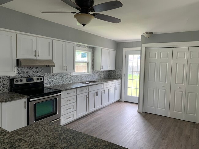 Building Photo - 622 Lansdown Dr