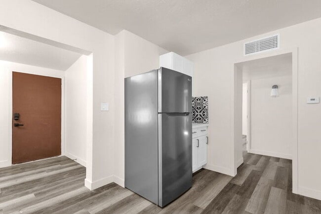 Building Photo - BRAND NEW EVERYTHING IN UPTOWN/BILTMORE AREA