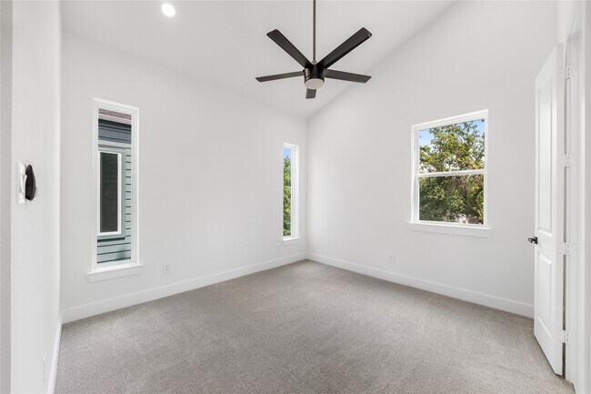 Building Photo - 1046 Marjorie St