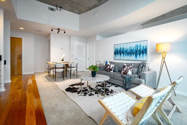 Building Photo - Glass House 1 Bed 1 Bath High Rise Condo w/ Mountain & City Views!!