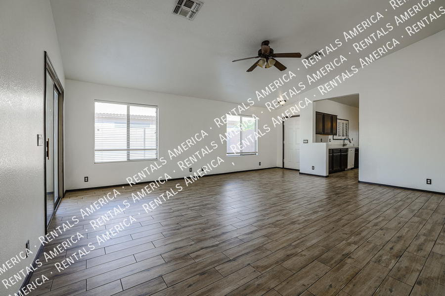 Building Photo - 9316 W Cinnabar Ave