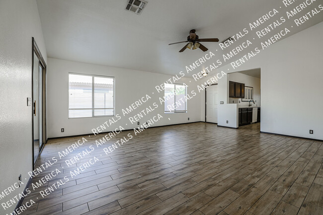 Building Photo - 9316 W Cinnabar Ave