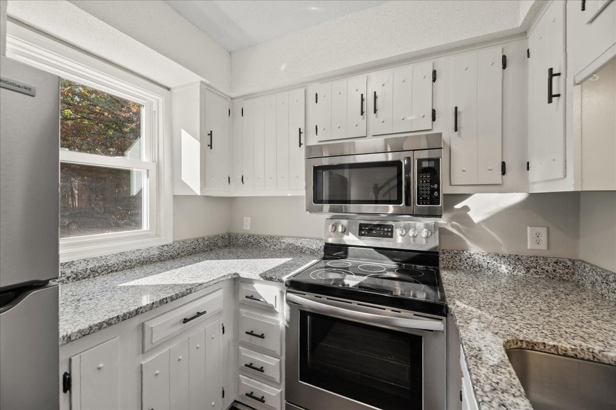 Building Photo - 5508 Kaplan Dr