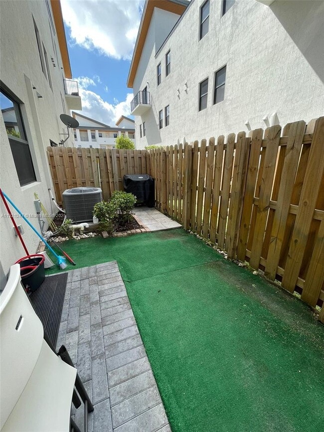 Building Photo - 10443 NW 82nd St