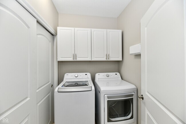 Building Photo - 8555 One W Dr