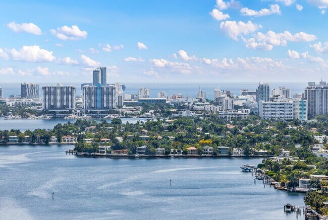Building Photo - 1717 N Bayshore Dr