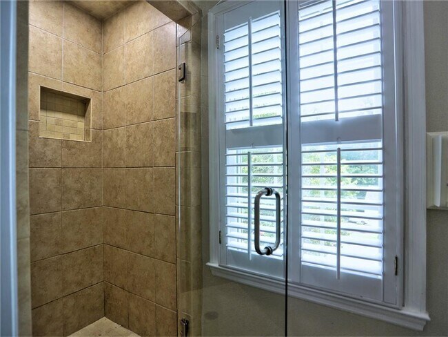 Building Photo - 2101 Mark Hall Ct NE