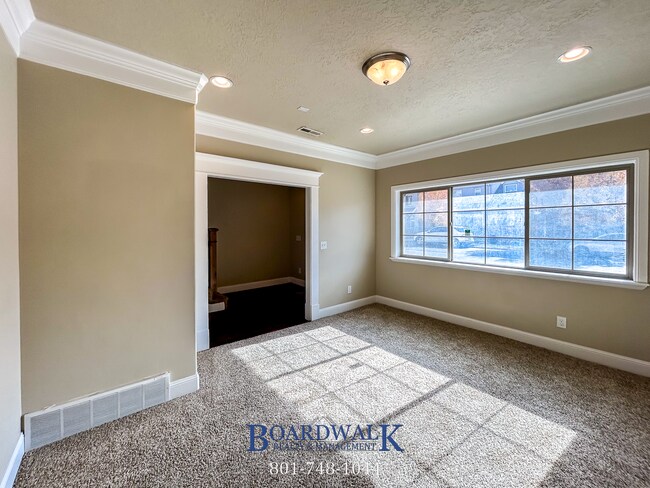 Building Photo - Spectacular 3 bed 2.5 bath in Highland