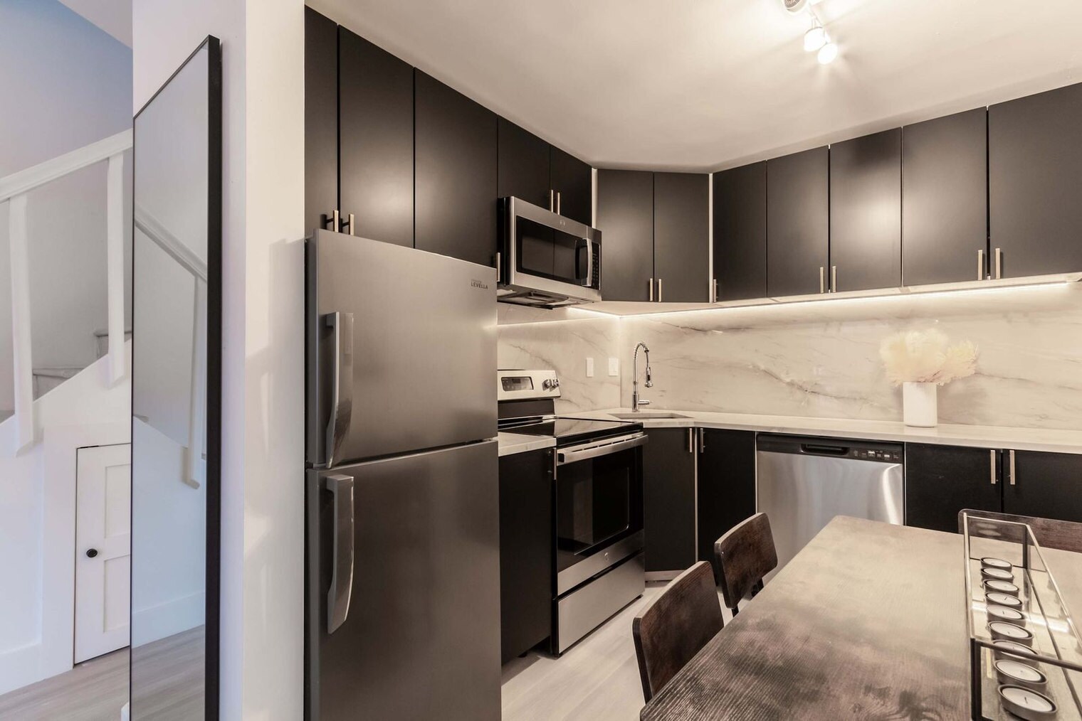 Building Photo - 900 E Hopkins Ave