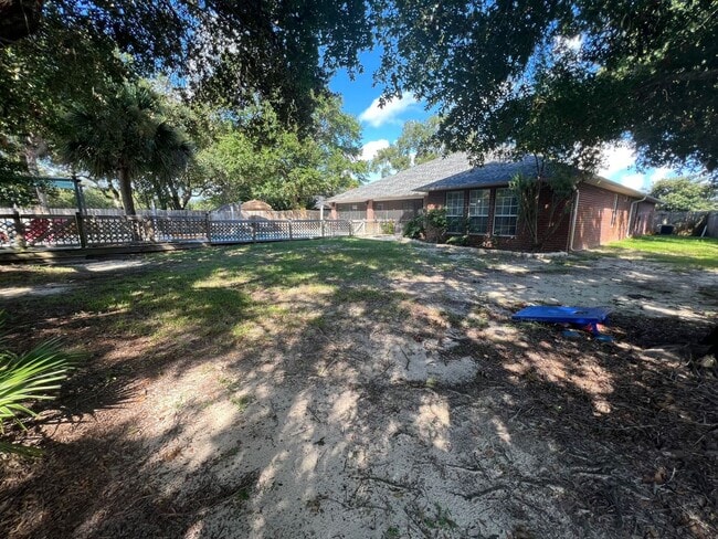 Building Photo - Gulf Breeze - Melissa Oaks - 4 Bedroom, 2 Bathroom w/ pool