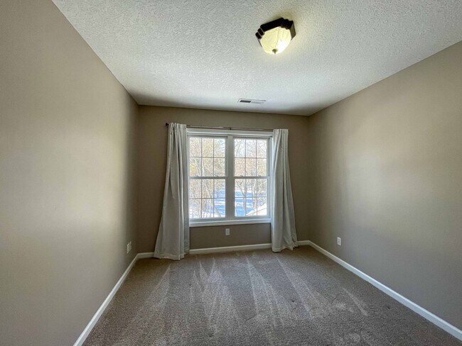 Building Photo - Spacious Four-Bedroom in Candler