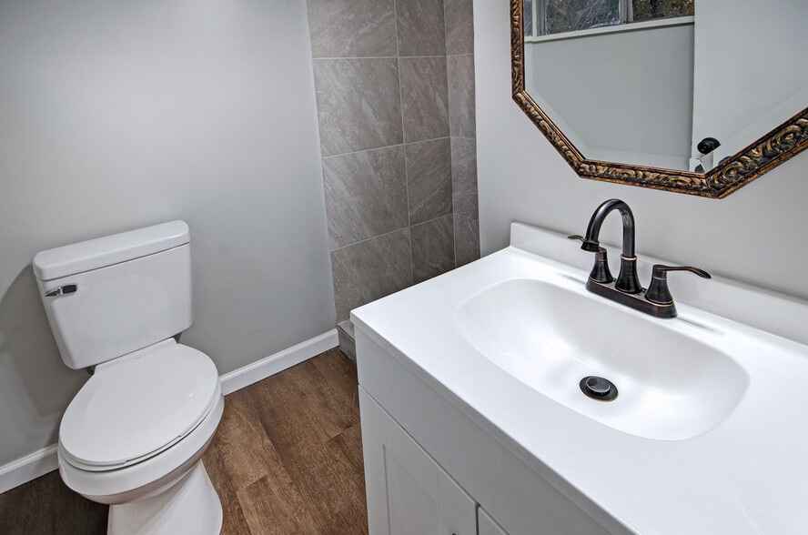 Building Photo - 4240 Azalea Dr