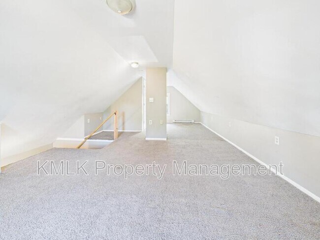 Building Photo - 701 Kling St