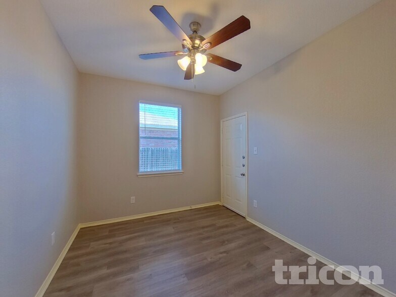 Building Photo - 925 Buffalo Springs Dr