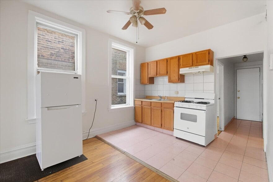 Building Photo - 3133 W Augusta Blvd