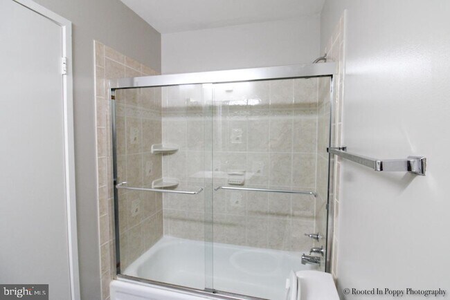 Building Photo - 20423 Meadow Pond Pl