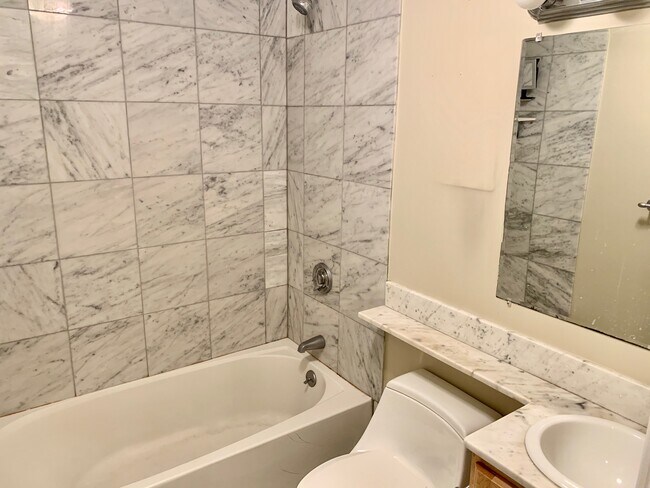 Building Photo - 33 N Bennet St