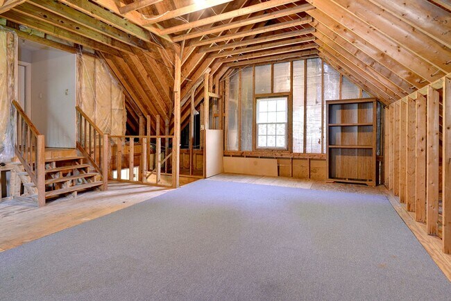 Building Photo - Beautiful Poquoson Home.