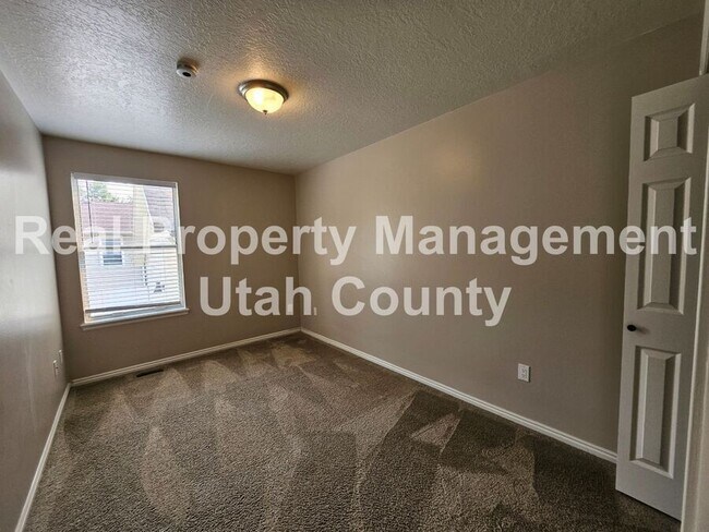 Building Photo - 81 S 220 W St