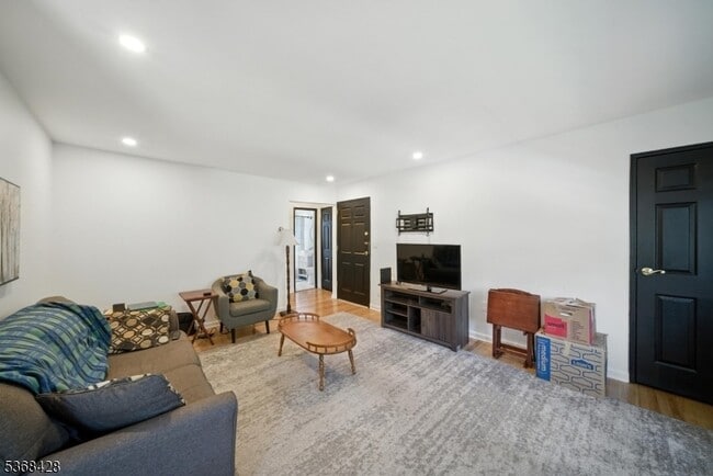 Building Photo - 19 Savage Rd