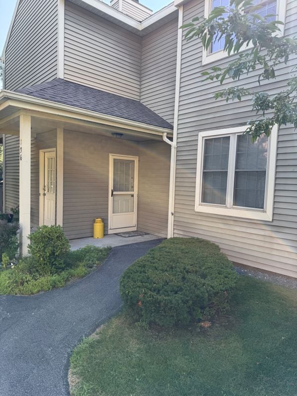 Building Photo - 136 Monmouth Way