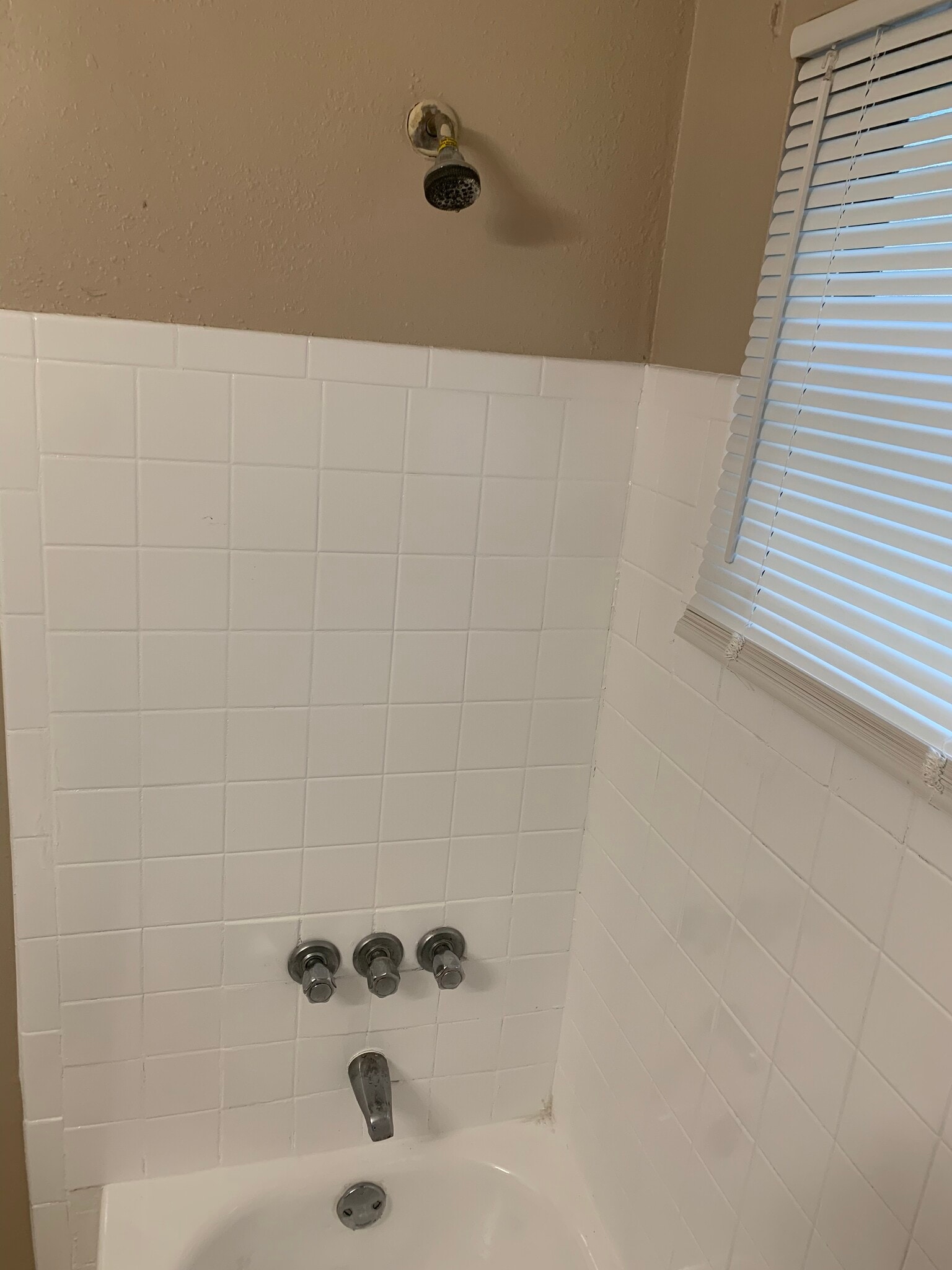 Building Photo - 10008 N Lantana Ave