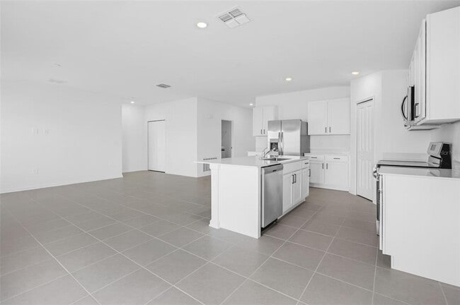 Building Photo - 2378 McKinley Dr