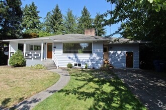 Building Photo - Spacious Wedgewood 3 bed/2 bath with fence...
