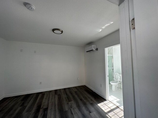 Building Photo - 1734 W 85th St