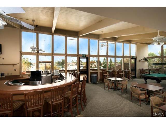 Building Photo - Live by the Lakeside -  Upgraded Spacious TOWNHOME in Lakeside Park