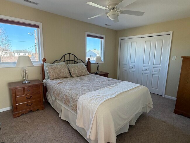 Building Photo - 802 N Harvard Ave